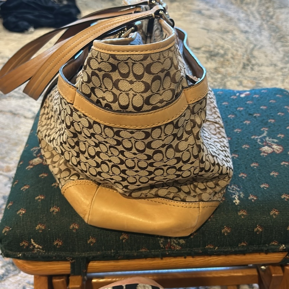 Coach signature Voyager tote 15 x 12 material and rawhide traditional coach - Picture 3 of 16